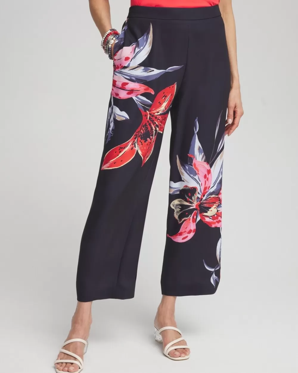 Outlet Floral Print Soft Cropped Pants Pants